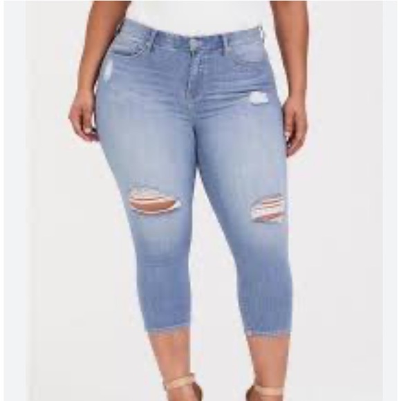 Torrid Crop Sky High Skinny Premium Stretch High-Rise Jean - Picture 1 of 8